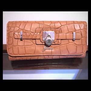 NWOT Guess Wallet